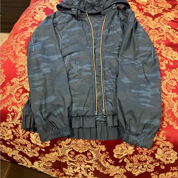 lululemon athletica Navy Camouflage Puffer Jacket - Picture 3 of 6